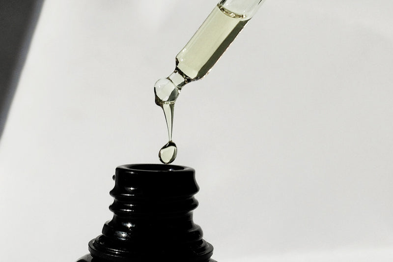 Retinol dropper with black bottle