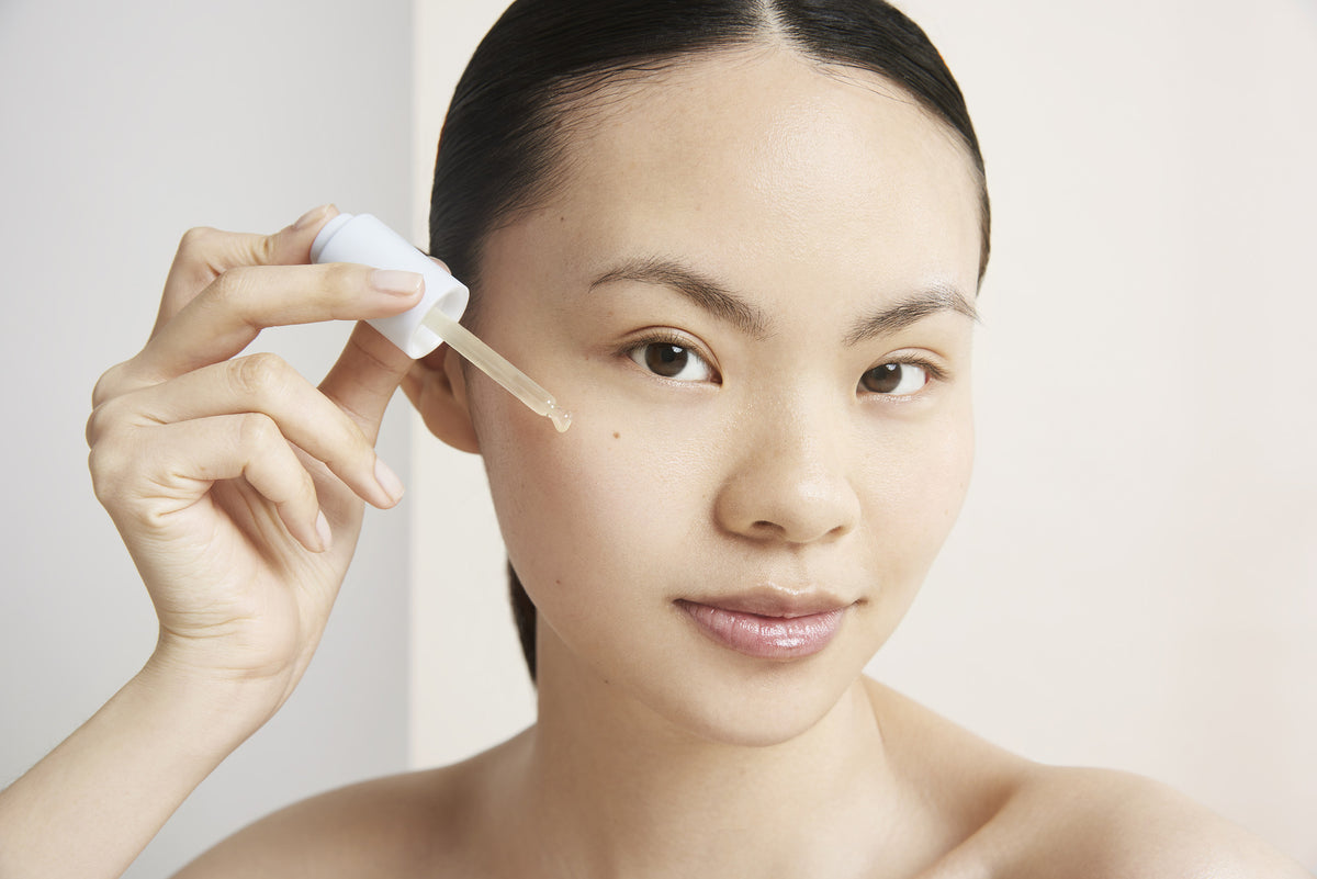 a women applying the elixir to her face