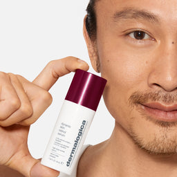 Model applying Dermalogica Dynamic Skin Retinol Serum