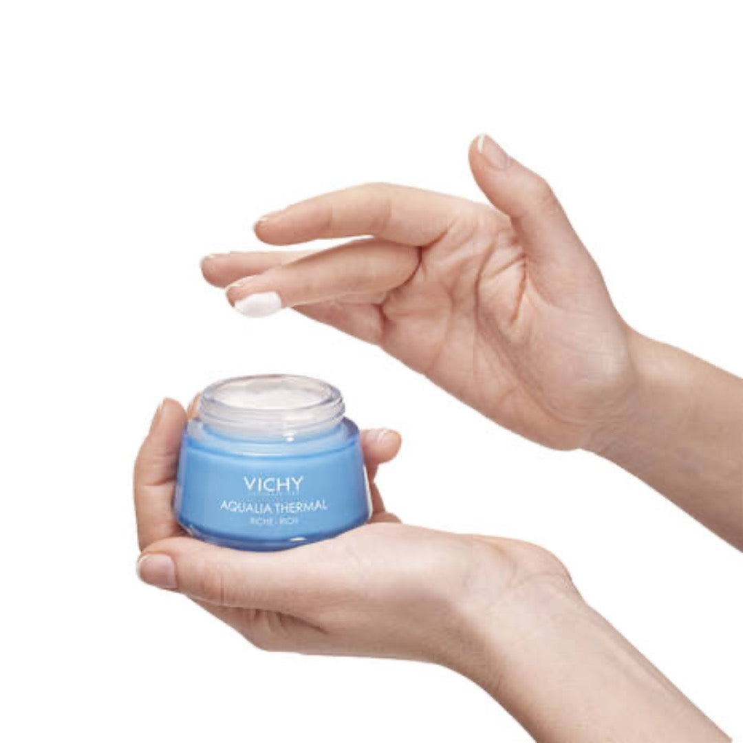Vichy Aqualia Thermal Rich Hydrating Moisturiser 50ml on finger